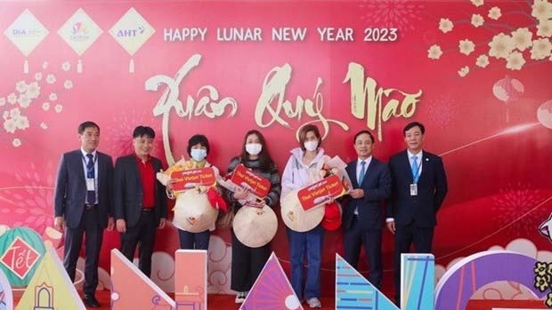 Many localities welcome first foreign tourists of Lunar New Year